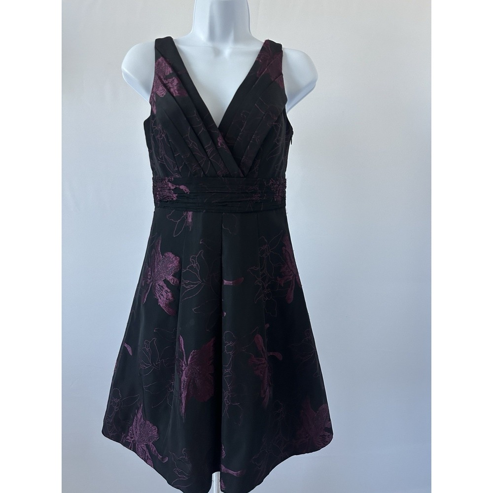 Elie Tahari Black Metallic Maroon Embroidered Sz: 0 Fit and Flair Dress (b44)